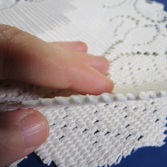 Heritage Lace Heart Design Cream Table Runner Dresser Scarf 32" long - Picture 8 of 10